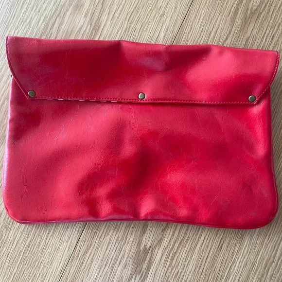 Red Volcom Clutch❣️ - Picture 2 of 5